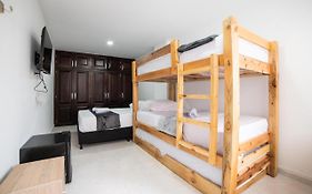 Habitación Familiar perfecta para explorar Medellin Habitacion Privada B